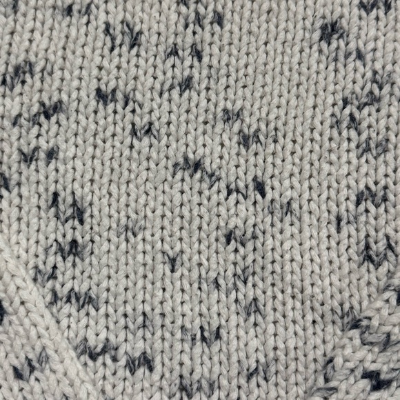 American Eagle Outfitters cropped White 3/4 Sleeve Knitted Sweater Size Medium - Picture 3 of 9